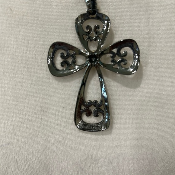 Vintage Sarah Coventry Romanesque Cross Necklace gunmetal tone goth grunge retro - Picture 2 of 9